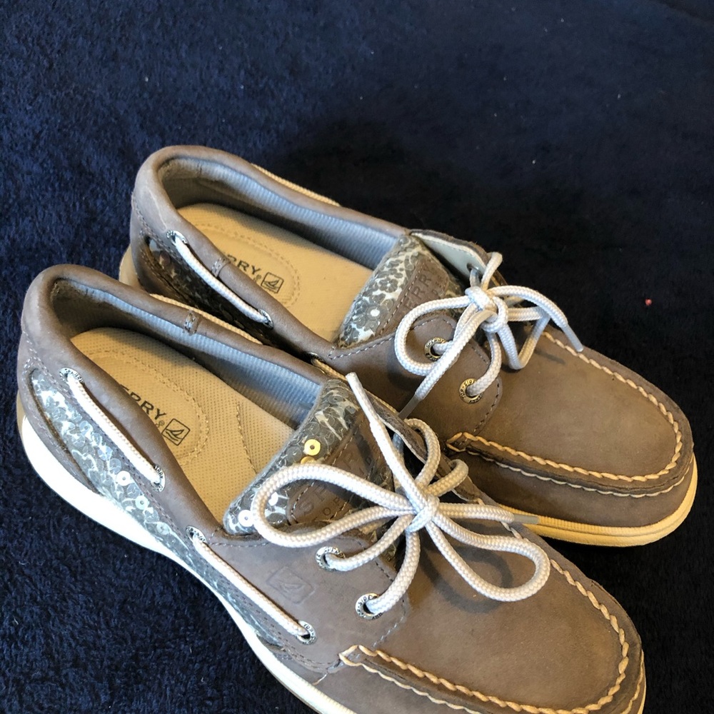 Shoes - Picture 4 of 9